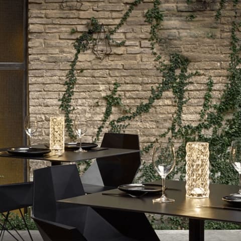 Luminária de Mesa LED Sem Fio com 16 Cores e Bateria - Casa Elège