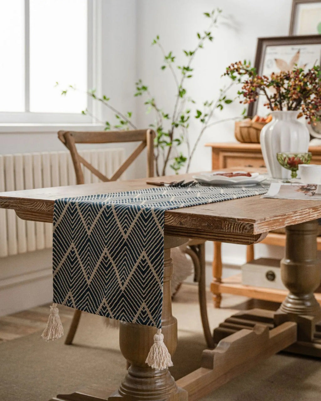 Caminho de Mesa Geométrico em Jacquard com Borla Decorativo - Onda - Azul Casa Elège