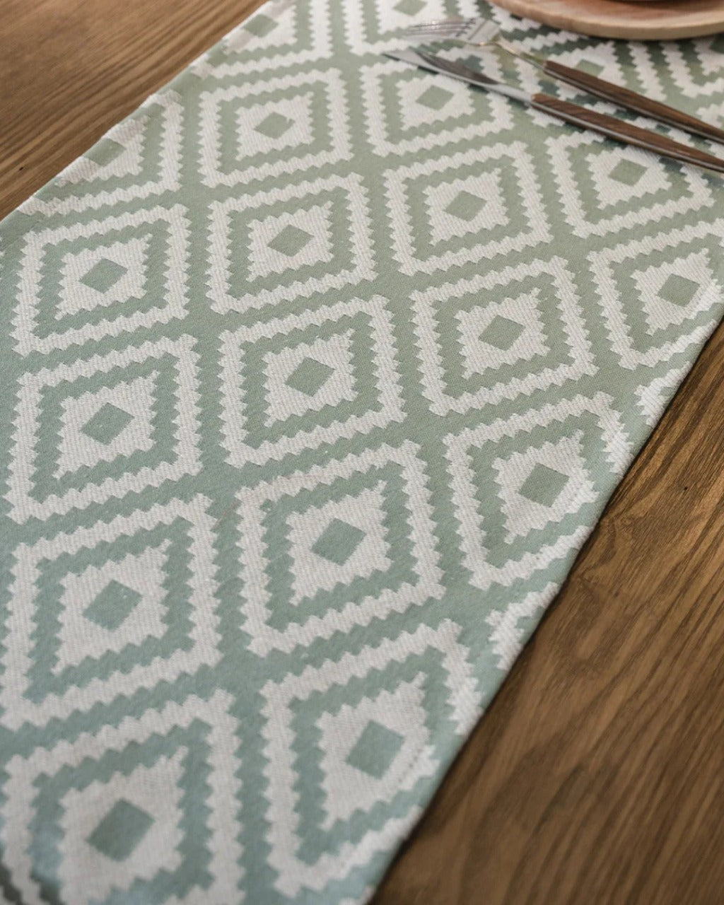 Caminho de Mesa Geométrico em Jacquard com Borla Decorativo - Casa Elège