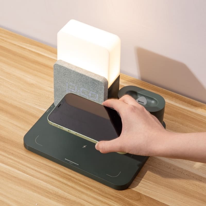 Luminária de Mesa com Carregador por Indução e Despertador - Casa Elège