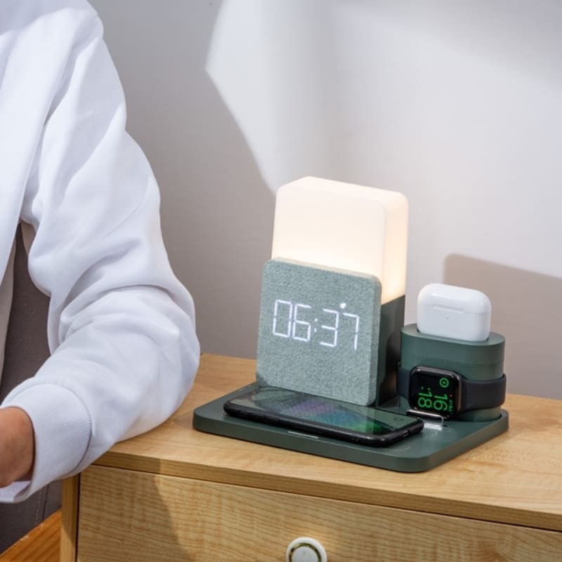 Luminária de Mesa com Carregador por Indução e Despertador - Casa Elège