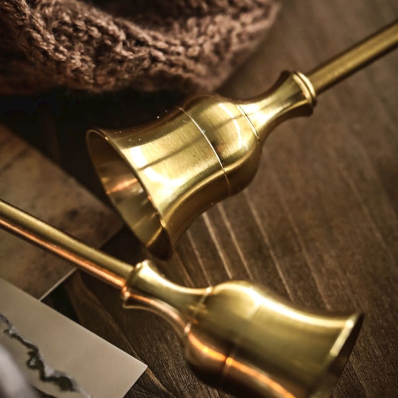 Castiçais em Metal Dourado Retrô para Mesa Decorativa - Casa Elège