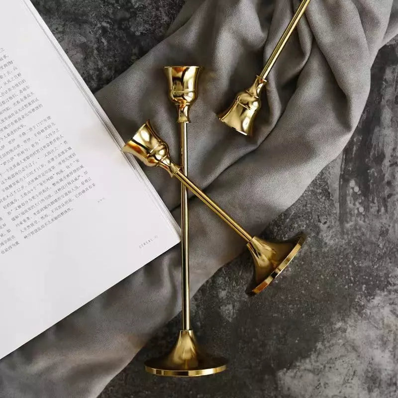 Castiçais em Metal Dourado Retrô para Mesa Decorativa - Casa Elège