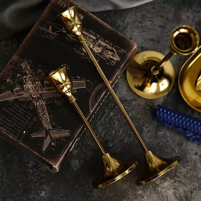 Castiçais em Metal Dourado Retrô para Mesa Decorativa - Casa Elège