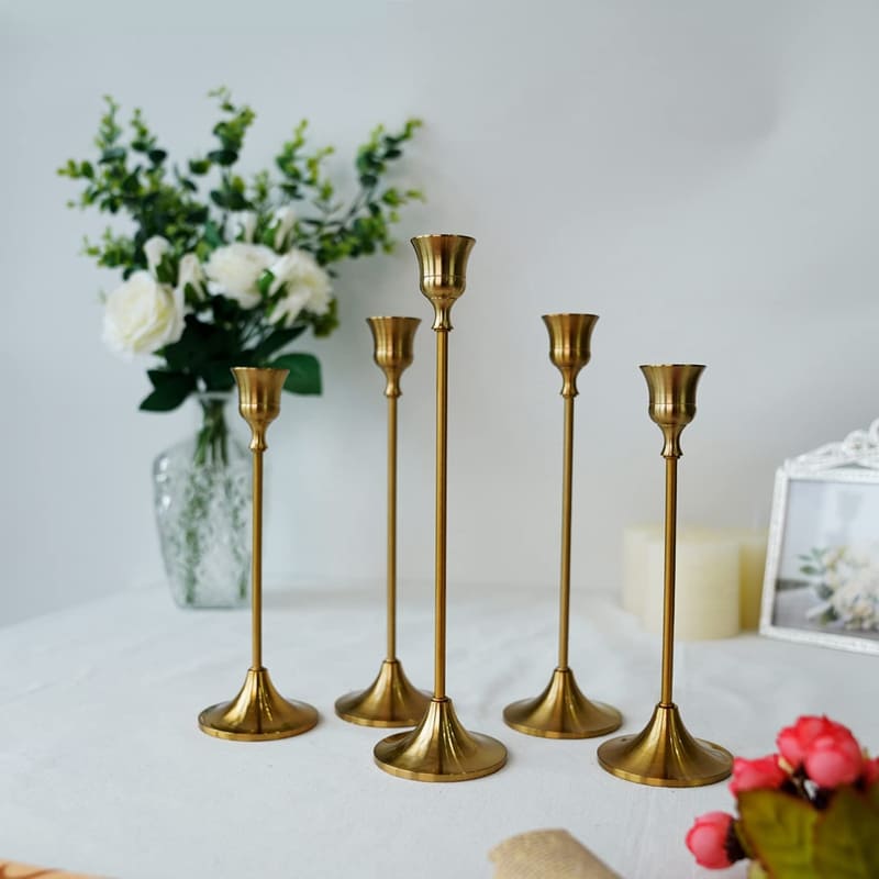 Castiçais em Metal Dourado Retrô para Mesa Decorativa - Casa Elège