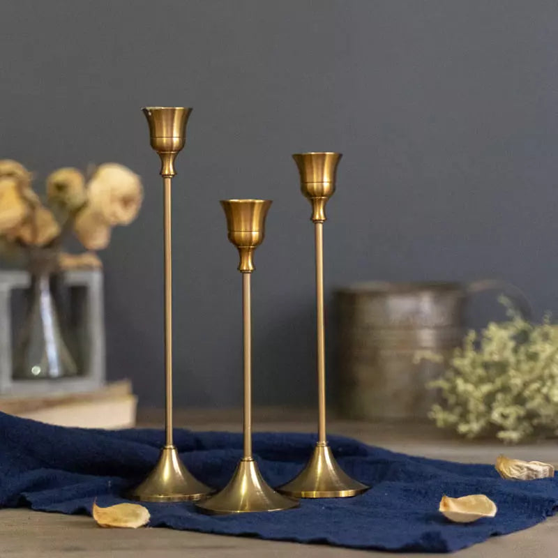 Castiçais em Metal Dourado Retrô para Mesa Decorativa - Casa Elège