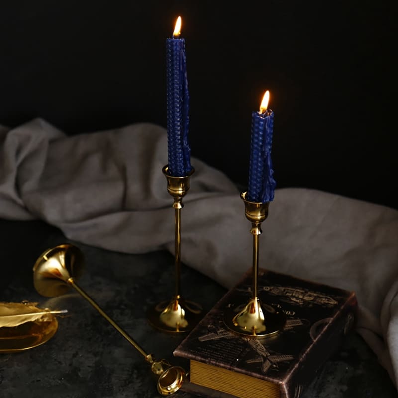 Castiçais em Metal Dourado Retrô para Mesa Decorativa - Casa Elège