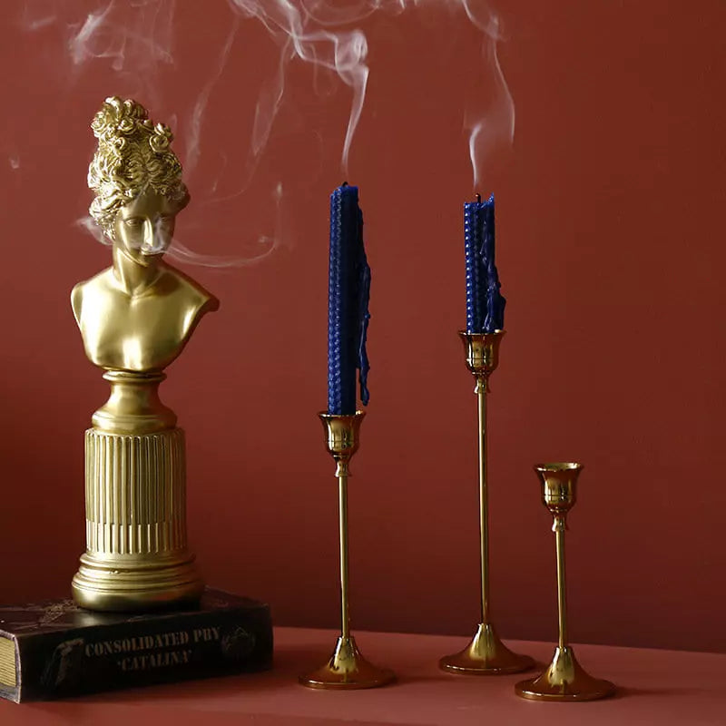 Castiçais em Metal Dourado Retrô para Mesa Decorativa - Casa Elège
