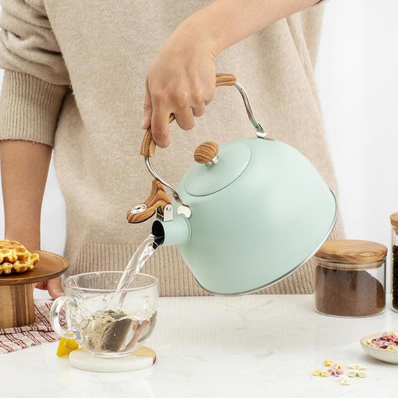 Chaleira de Inox com Apito 2,5 L e Alça de Madeira - Casa Elège