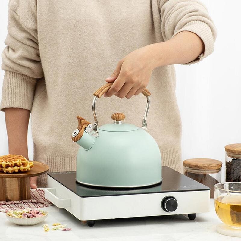 Chaleira de Inox com Apito 2,5 L e Alça de Madeira - Casa Elège
