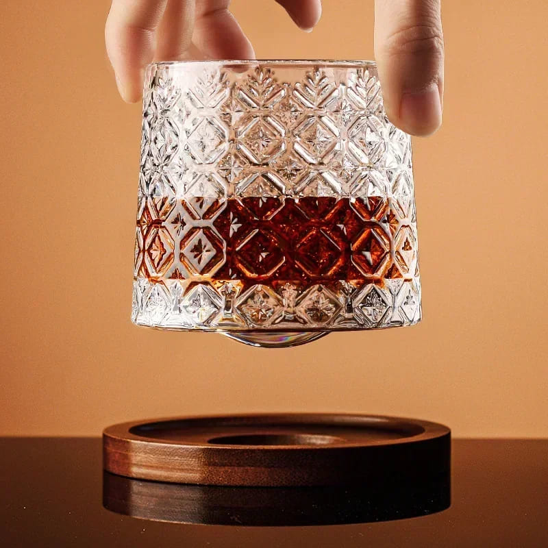Copo de Whisky em Cristal com Base Rotativa em Madeira - Casa Elège