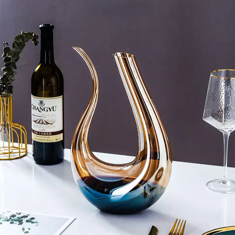 Decanter de Vidro Âmbar Formato Cisne 1500ml Elegante - Casa Elège