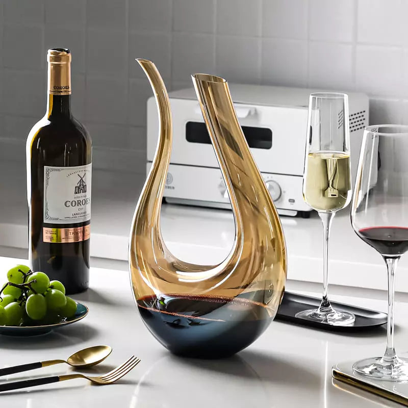 Decanter de Vidro Âmbar Formato Cisne 1500ml Elegante - Casa Elège
