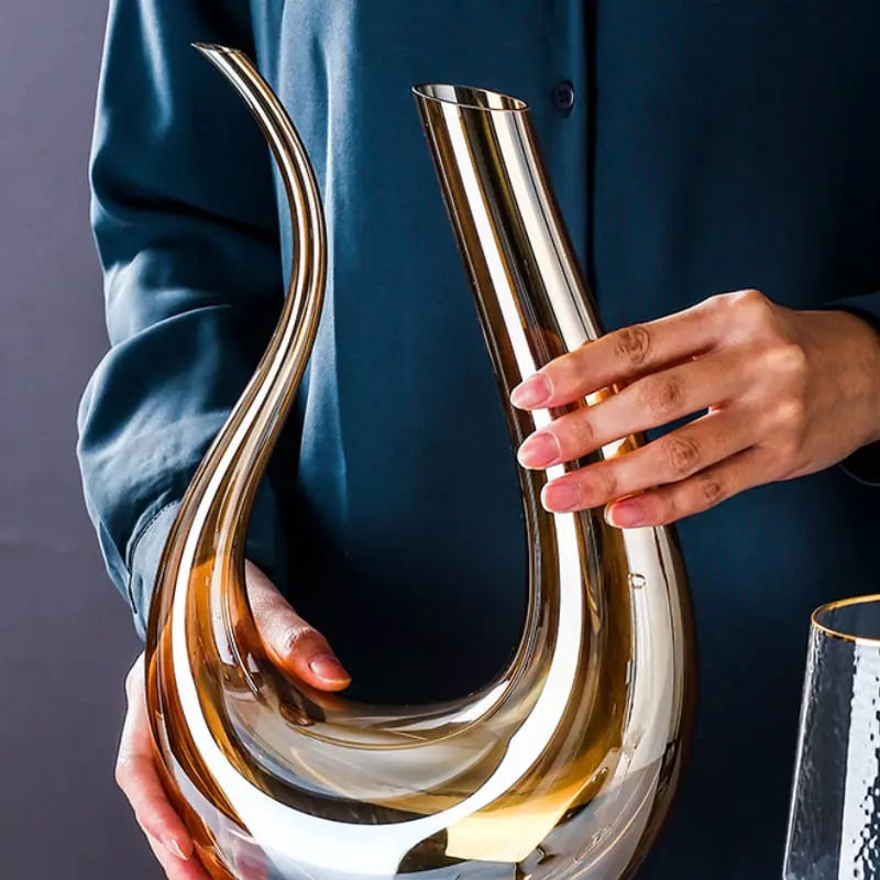 Decanter de Vidro Âmbar Formato Cisne 1500ml Elegante - Casa Elège