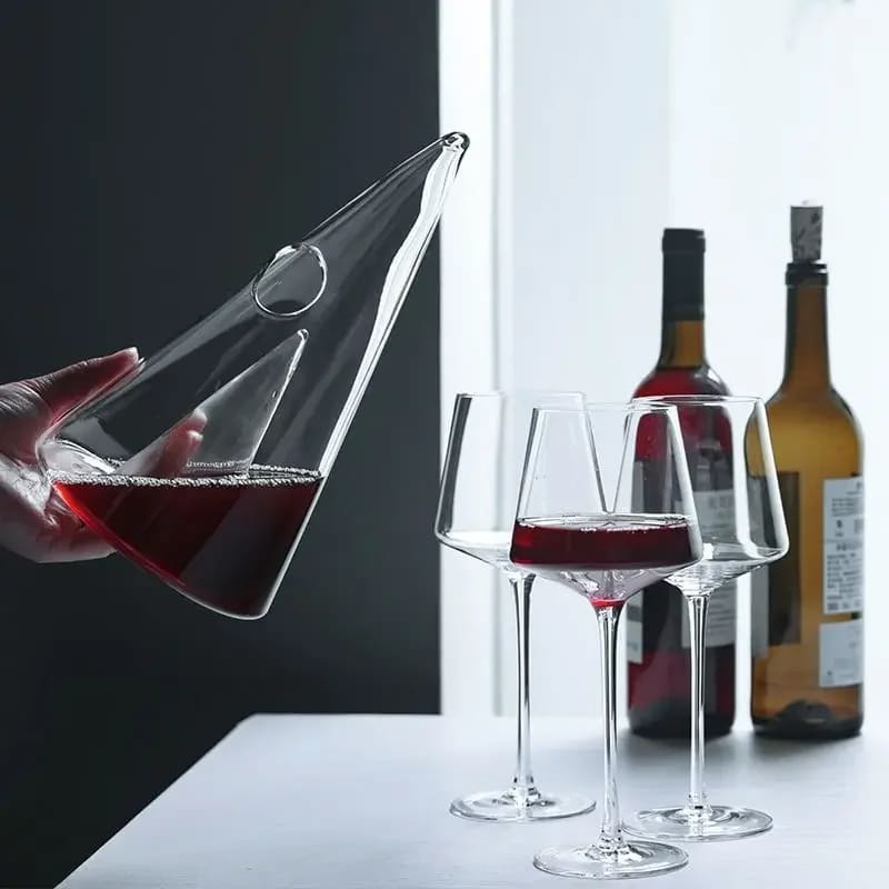 Decanter de Vidro Pirâmide para Vinho e Whisky 750ml - Casa Elège