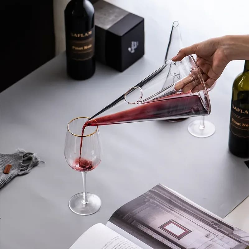 Decanter de Vidro Pirâmide para Vinho e Whisky 750ml - Casa Elège