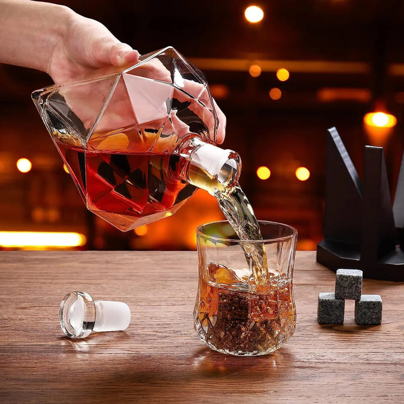 Decanter de Vidro Formato Diamante para Vinho e Whisky - Casa Elège