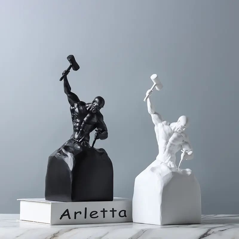 Escultura Em Resina Homem Esculpindo Minimalista Para Sala - Casa Elège