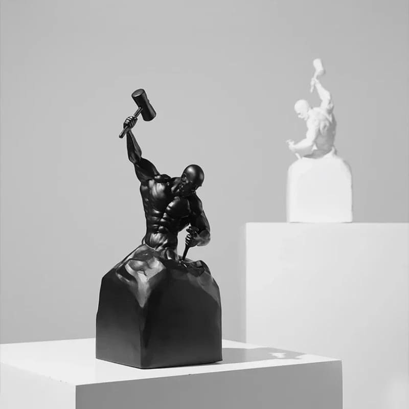 Escultura Em Resina Homem Esculpindo Minimalista Para Sala - Casa Elège