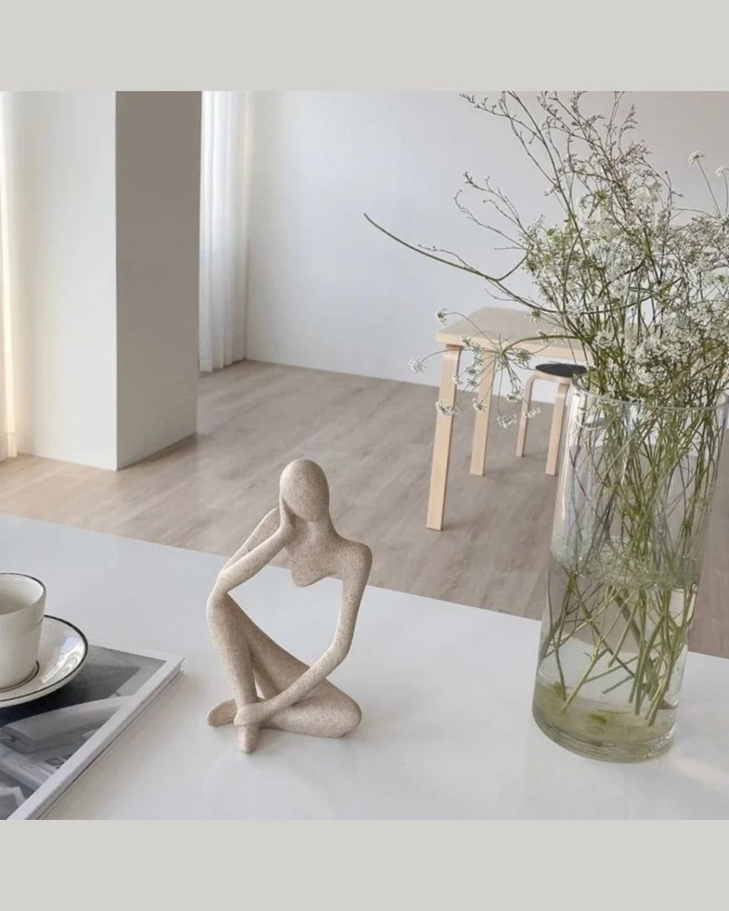 Escultura O Pensador Abstrato Cor Areia Para Escritório e Sala - Casa Elège