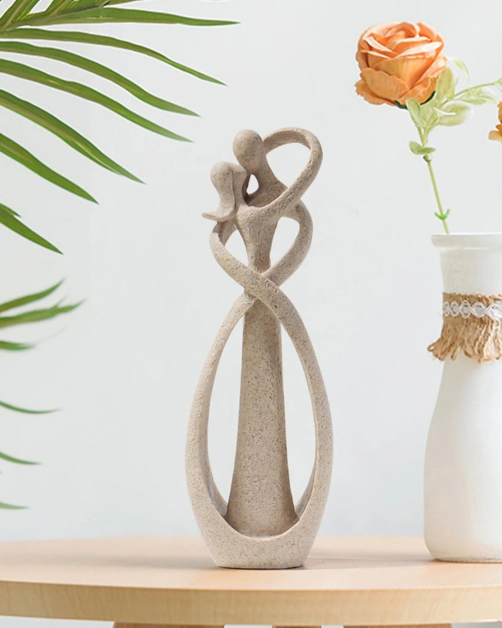 Escultura Casal em Resina Abraço Contemporâneo para Sala/Escritório - Casa Elège