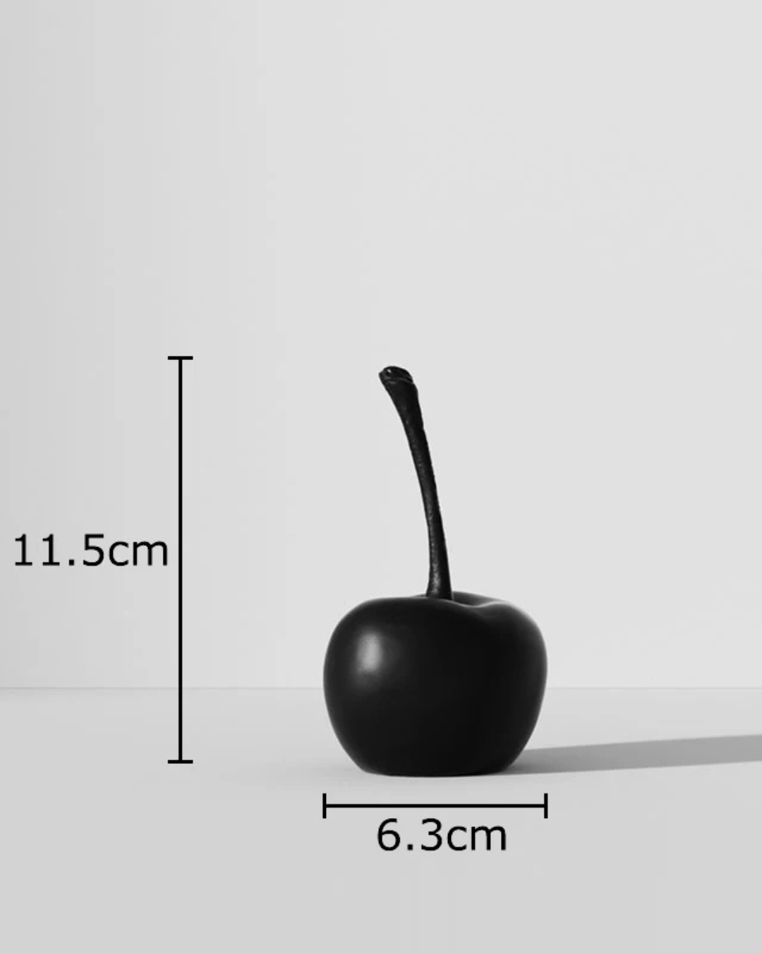 Estátua de Frutas em Resina Preta e Branca Minimalista - Maça Preta Casa Elège