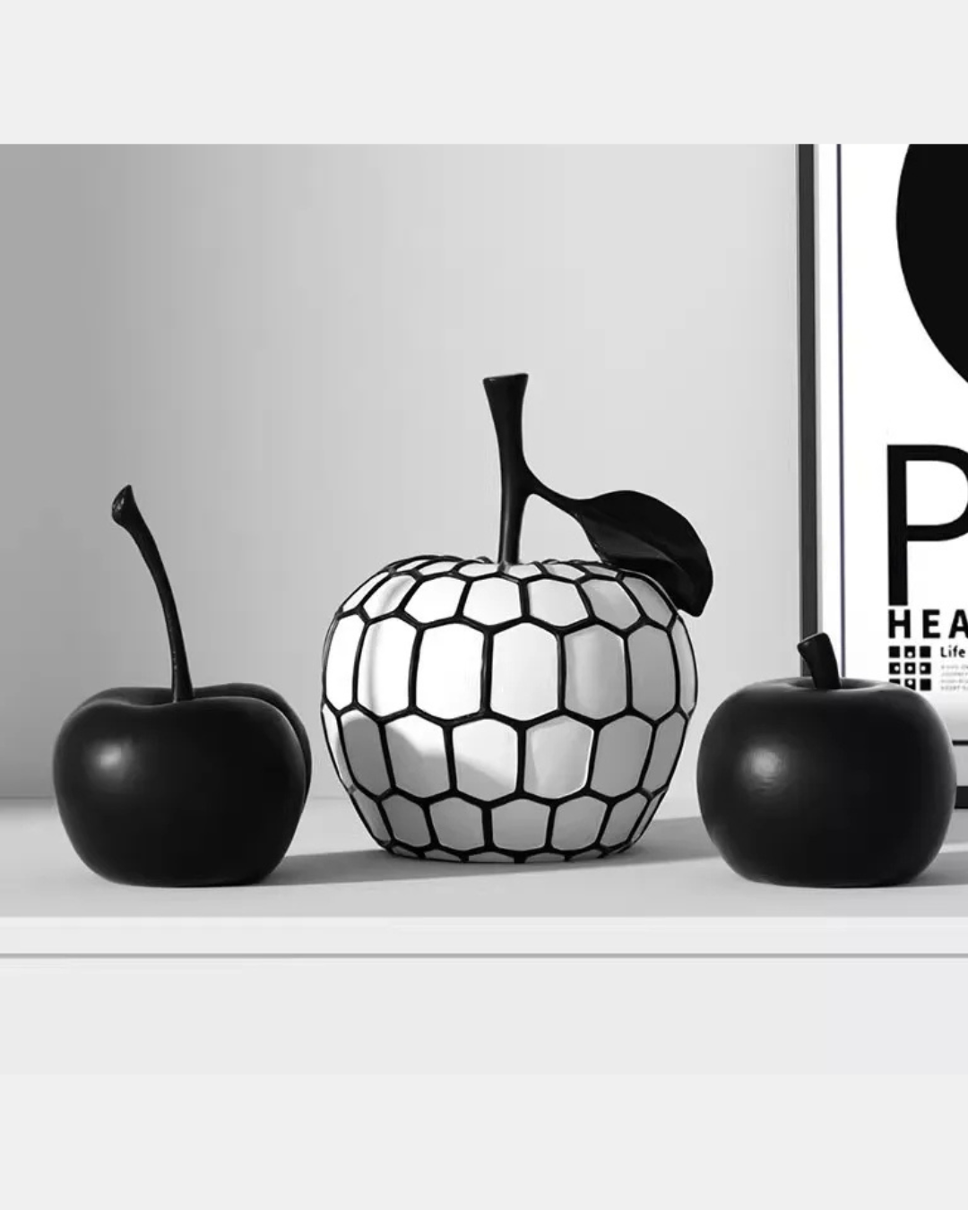 Estátua de Frutas em Resina Preta e Branca Minimalista - Casa Elège