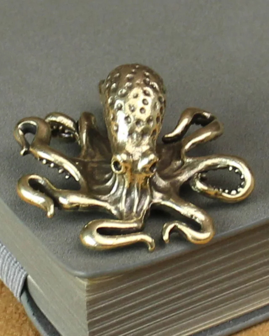 Estatueta De Polvo Em Latão Vintage Miniatura Decorativa - Casa Elège
