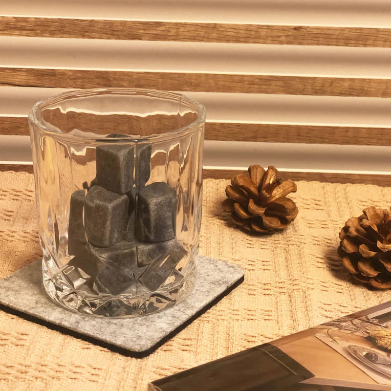 Kit Whisky com Copos e Cubos de Granito Reutilizáveis - Casa Elège