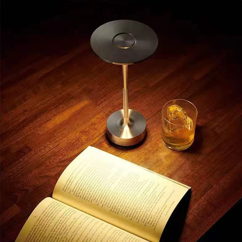 Luminária De Mesa LED Sem Fio Recarregável Em Metal - Casa Elège
