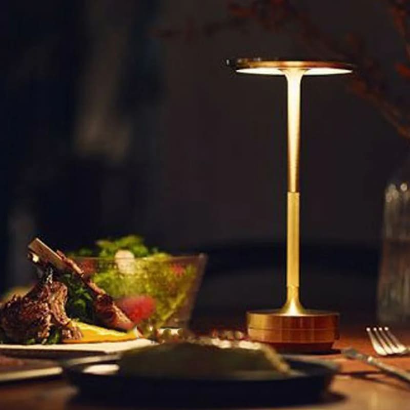 Luminária De Mesa LED Sem Fio Recarregável Em Metal - Casa Elège