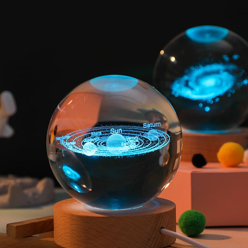 Luminária de Mesa LED 3D Bola em Cristal Decorativa - Luz Colorida Sistema Solar Casa Elège