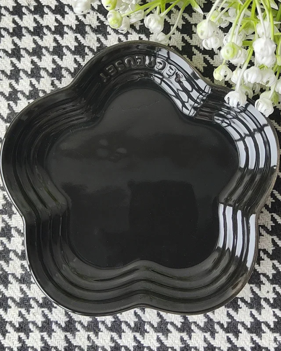 Prato Pequeno de Cerâmica Flor de Ameixa 14cm Francês - Preto 14 cm Casa Elège