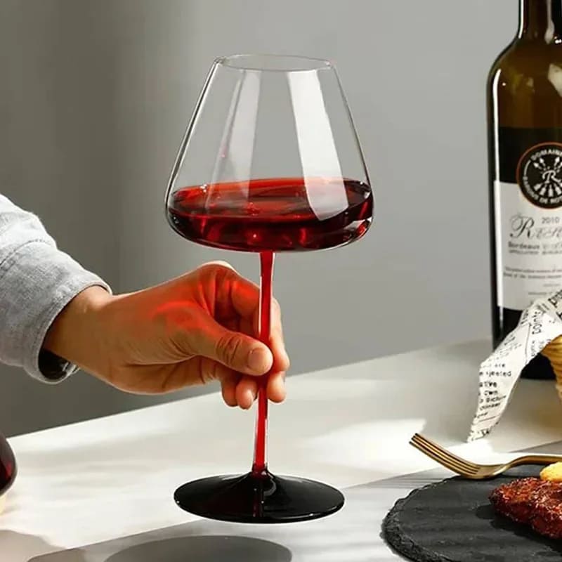 Taça de Vinho em Cristal com Haste Vermelha Elegante - 1 Unidade Casa Elège