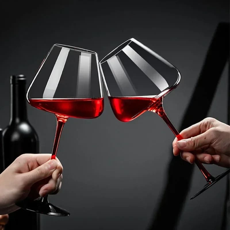 Taça de Vinho em Cristal com Haste Vermelha Elegante - Casa Elège