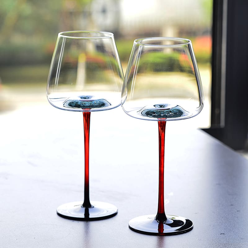 Taça de Vinho em Cristal com Haste Vermelha Elegante - 2 Unidades | 17% OFF Casa Elège