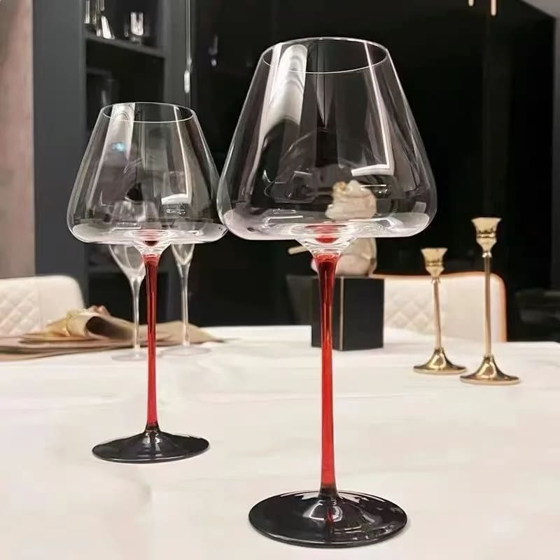 Taça de Vinho em Cristal com Haste Vermelha Elegante - Casa Elège