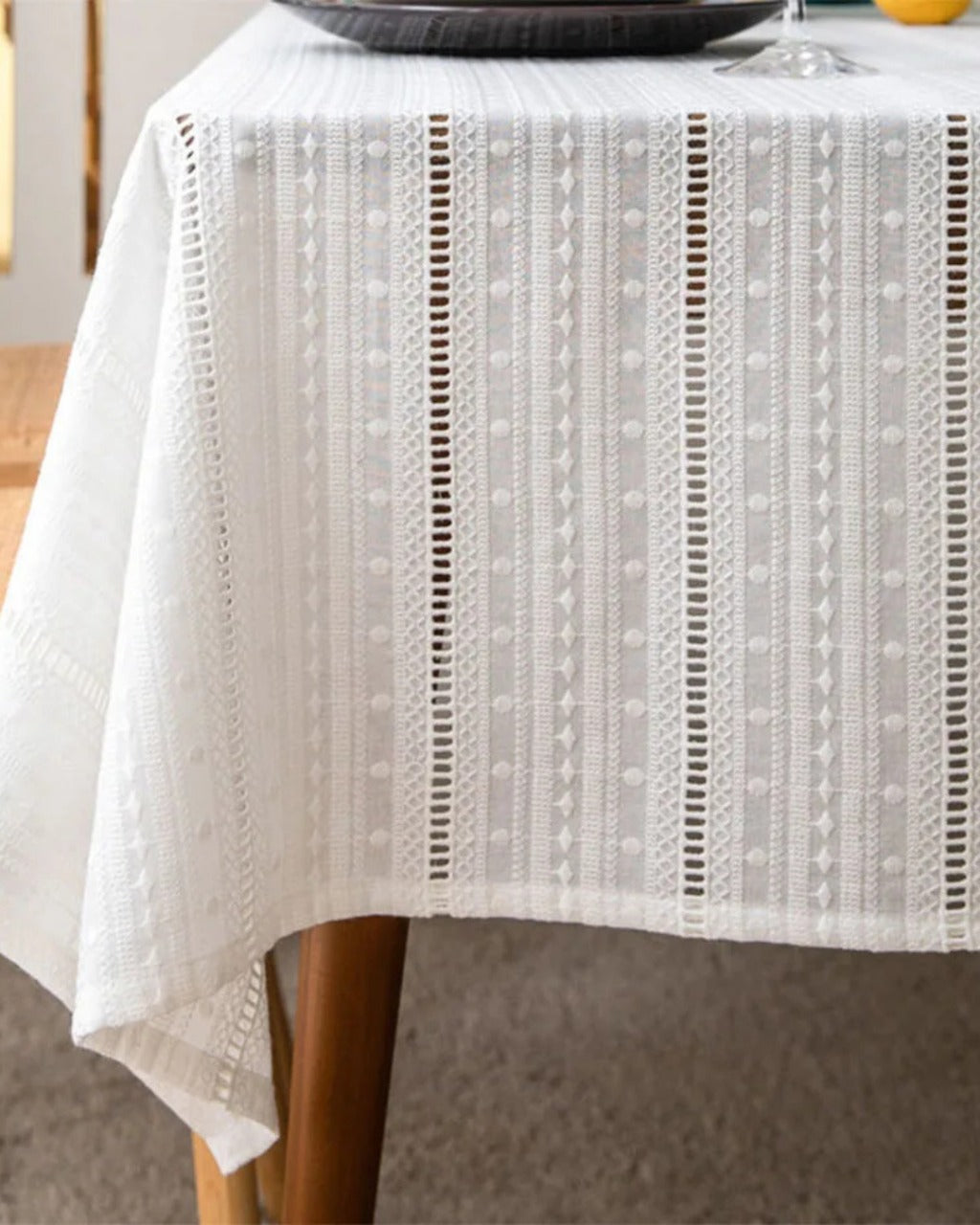 Toalha de Mesa em Algodão Branco com Bordado Francês - Casa Elège