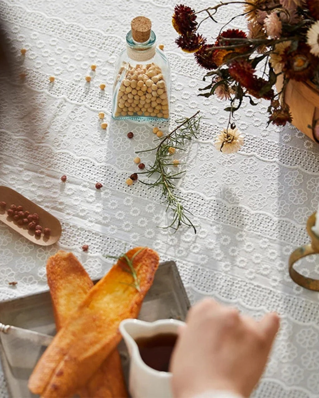 Toalha de Mesa em Algodão Branco com Bordado Francês - Casa Elège