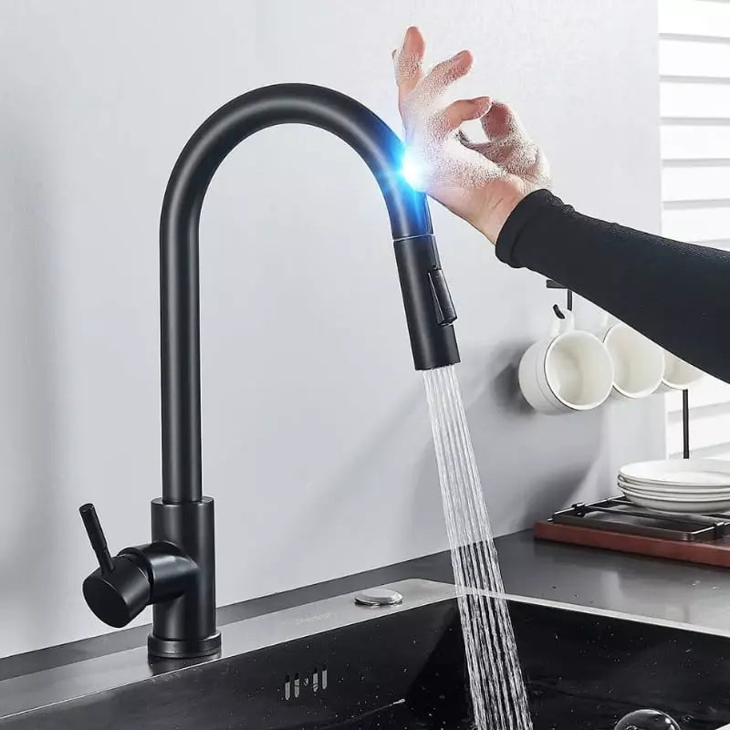 Torneira Gourmet com Sensor e Bica Retrátil 360 com Ducha - Preto Fosco Casa Elège