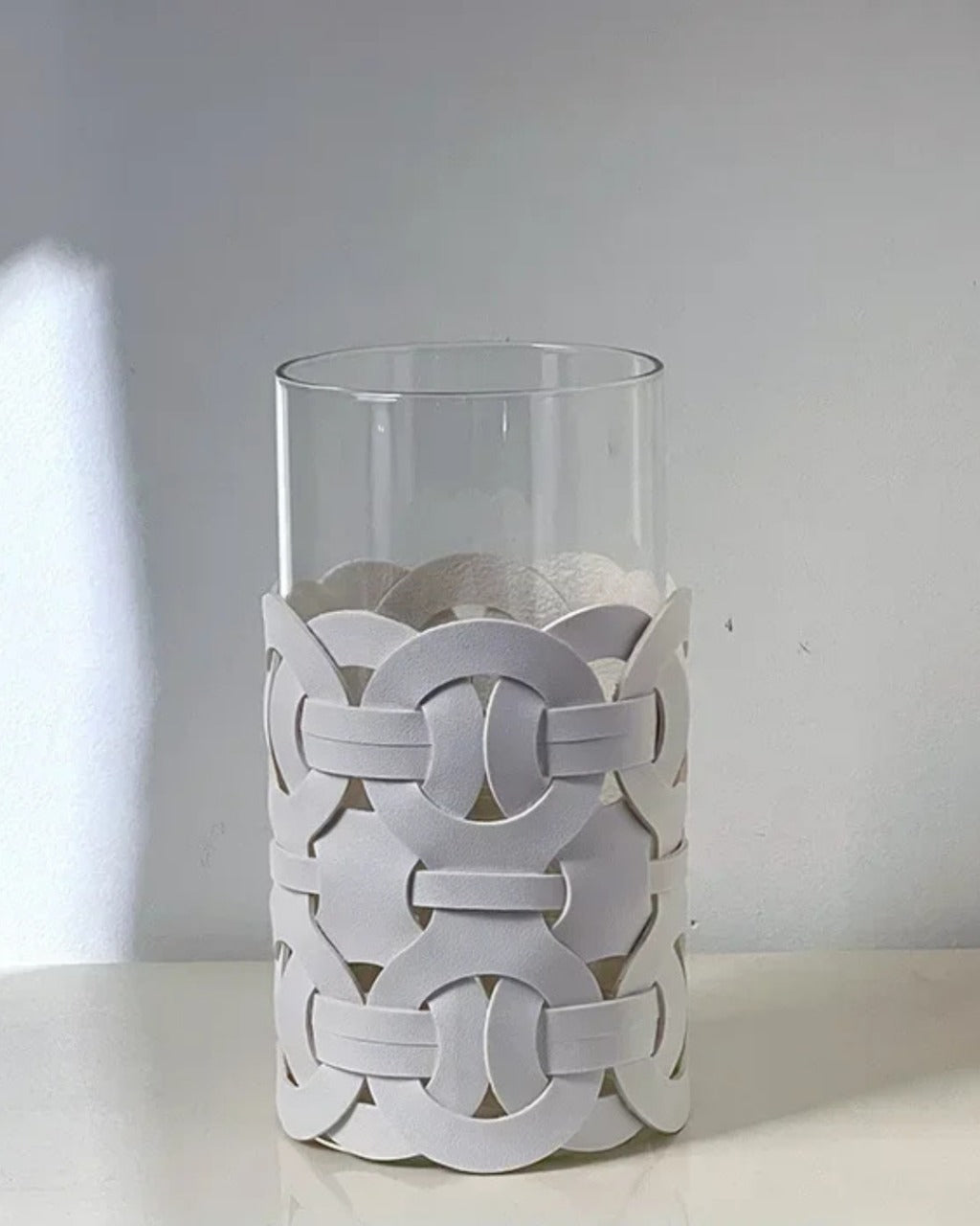 Vaso de Vidro com Detalhe em Couro Trançado Moderno - Branco Casa Elège